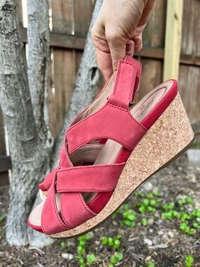 NEW Clark’s Unstructured RED Cork Wedge Platform Sandals Heels Comfort Cushion 8